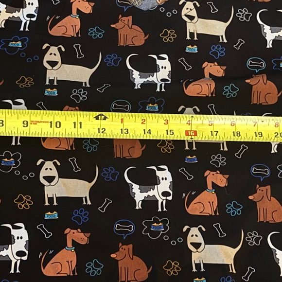 Zoe+Chloe Nice Dog-centric Print Scrub Top 2X - Picture 14 of 16